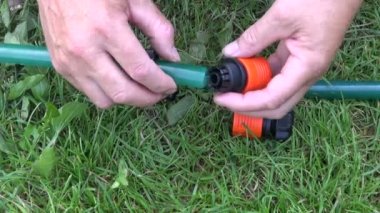 Sulama hortumu tamir adam