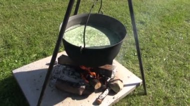 Ortaçağ fuarda pişirme çorba