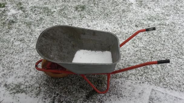 Wheelbarrow Garden Winter Snowfall — Stock Video