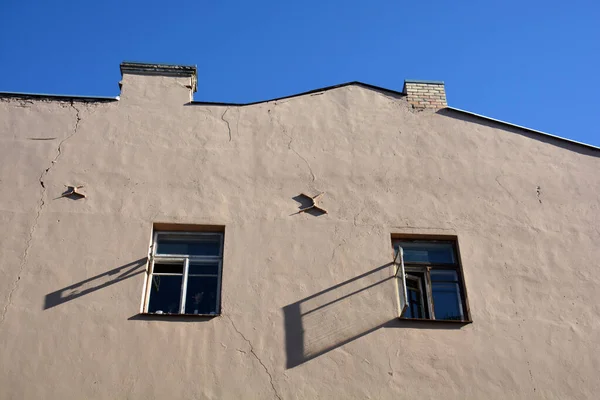 Parede Velha Com Duas Janelas Contexto Textura — Fotografia de Stock