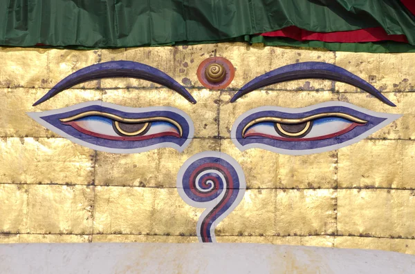 Buddha olhos de sabedoria em stupa de templo de Nepal — Fotografia de Stock