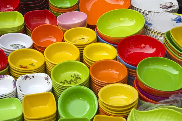 Colorful dishes in asia market bazaar, New Delhi — Stock Photo, Image