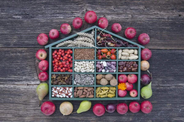 Caja con varias frutas, frutos secos y especias — Foto de Stock