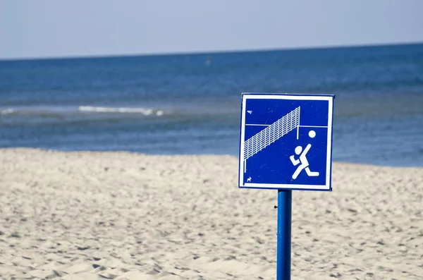 Panneau de beach volley près de la mer — Photo