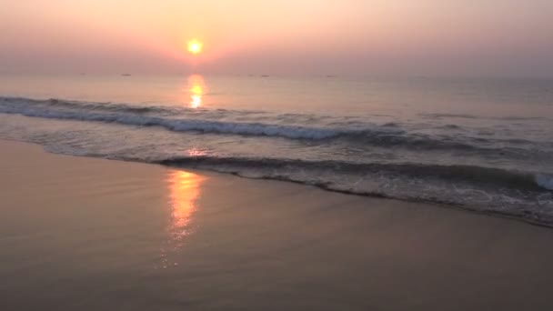 Beautiful Arabian sea sunrise in south India — Stock Video