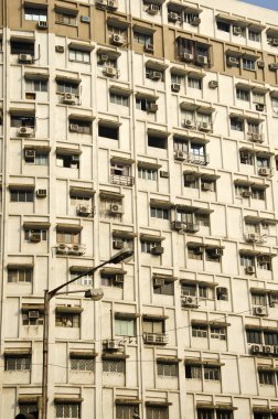 büyük Asya şehir evi duvar çok penceresi olan