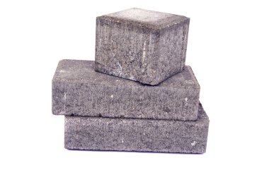 Yeni gri dekoratif sokak kaldırım beton tuğla kaldırım taşı izole 