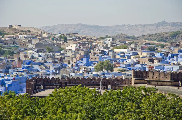 Vista de la ciudad azul de Jodhpur desde el Fuerte Mehrangarh, Rajastán, India —  Fotos de Stock