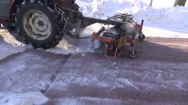 Kar temizleme aracı aracı Şehir Meydanı'na kar kaldırma ile traktör