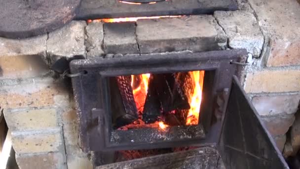 老壶和农场的壁炉 — 图库视频影像
