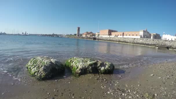 Rodos şehir Limanı, Oniki Ada, Yunanistan. Hızlandırılmış 4k — Stok video
