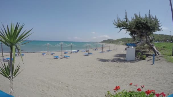 Playa del Resort en Rodas cerca de Kamiros. Costa del mar Mediterráneo, lapso de tiempo 4K — Vídeo de stock