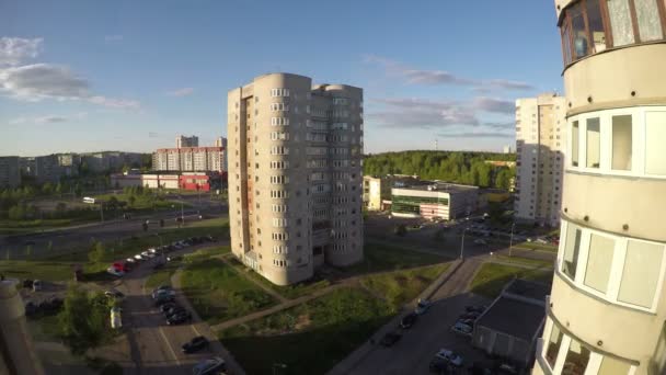 La luz del sol de la noche y las sombras en la ciudad, timelapse 4K — Vídeos de Stock