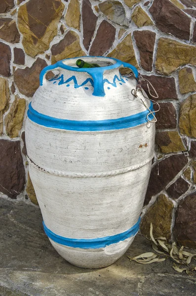 Amphora form dust bin in street, Greece — Stock Photo, Image