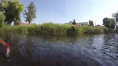 Kürek teknesi nehirde, timelapse 4k