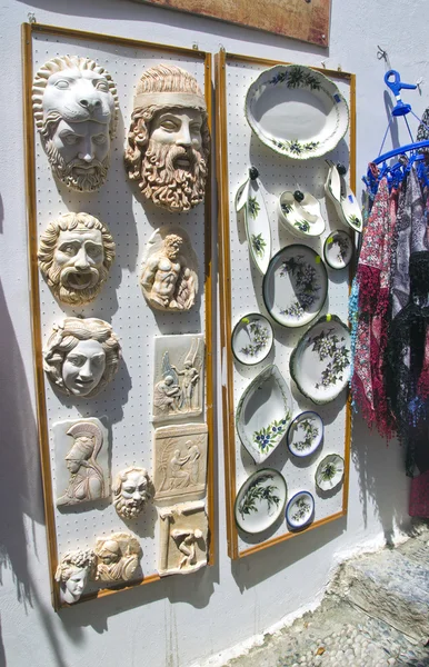 Дешевые сувениры в продаже в Греции — стоковое фото