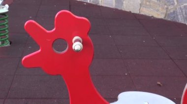Çocuk oyun alanı ekipmanı ile eğlence alanında spiraller