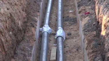 Merkezi Isıtma boruları hendekteki
