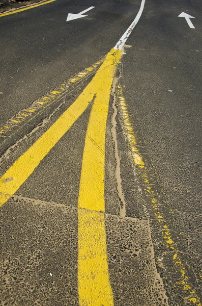 Yellow and white lines on asphalt — Stock Photo, Image