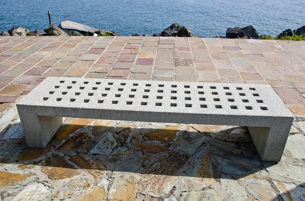 Concrete bench by the sea — Stock Photo, Image