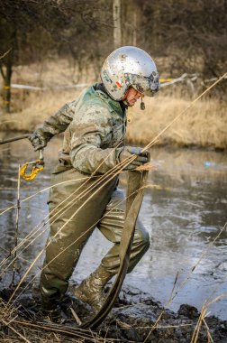 Bir halat çekme çekerek sürücü 4 x 4 rekabet Off-road 
