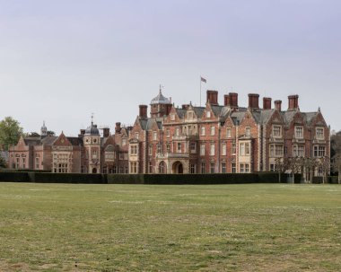 İngiltere, Norfolk, Sandringham Malikânesi, 2019, Nisan 23: Ev ve arazinin manzarası, Sandringham Evi, Kraliçe II. Elizabeth 'in Norfolk, İngiltere' deki kır evi.