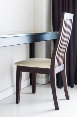 retro tarzı ahşap sandalye