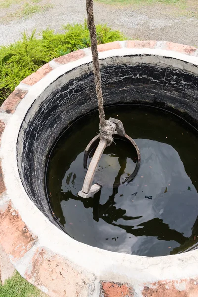 Old wooden bucket — Stock Photo, Image