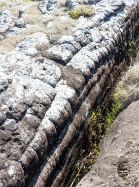 Büyük bir taş kırık