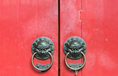 Aslan kafalı eski pirinç tokmağı