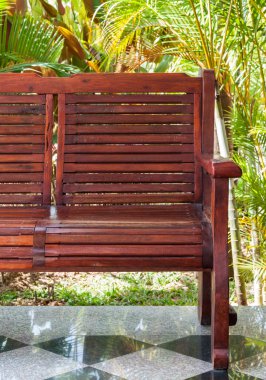 kırmızı ahşap Bank