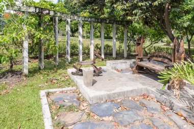 Ahşap sandalye swing ve sallanan at