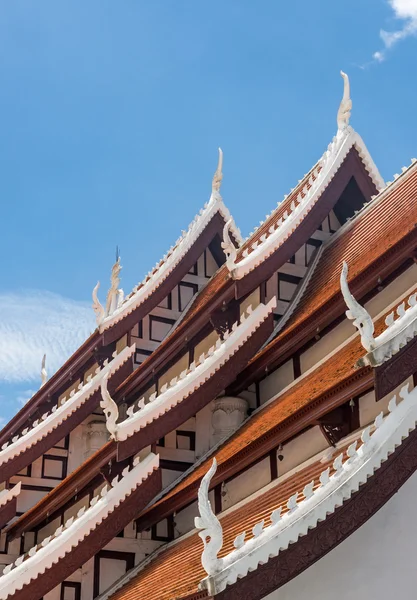 Church roof in the traditional Thai style — Stock Photo, Image