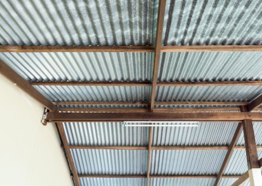 Yeni çinko çatı ahşap çerçeve