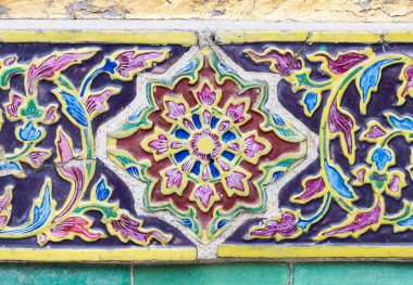 Kırık çiçek kiremit