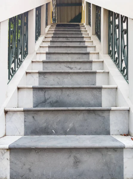 Escalera Mármol Dos Tonos Para Hasta Segundo Piso Del Cubículo —  Fotos de Stock