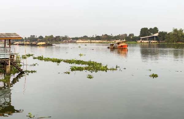 Rebocador Está Rebocando Grande Barco Carga Cheio Areia Grande Rio — Fotografia de Stock