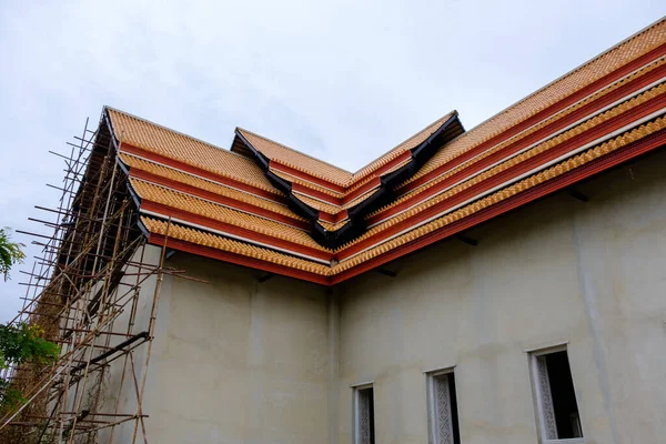 Nedokončený Tradiční Thajský Kostel Dřevěným Lešením Betonové Zdi Místním Městě — Stock fotografie