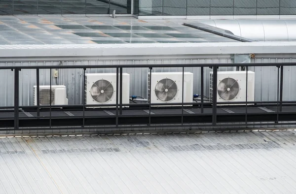 Compressor Unit Rij Van Het Airconditioner Systeem Top Van Het — Stockfoto