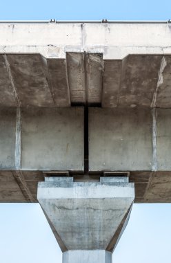 Modern köprü yapısı