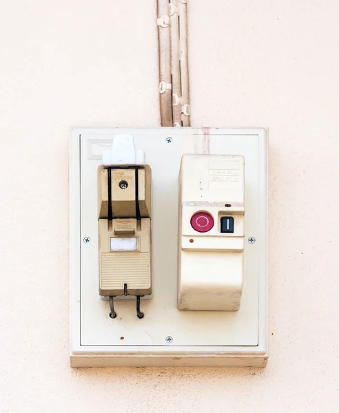 Caja de interruptores antiguos — Foto de Stock