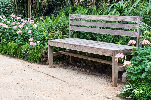 Wooden bench — Stock Photo, Image