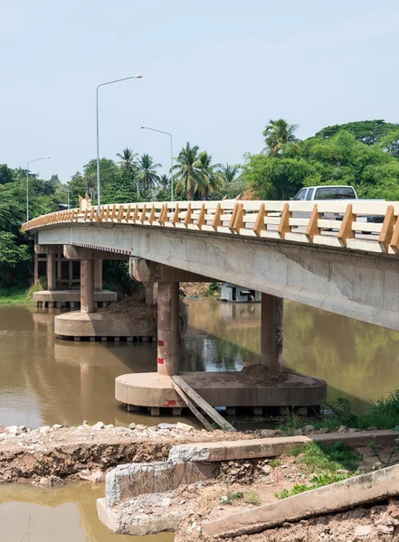 Nouveau pont en ciment — Photo