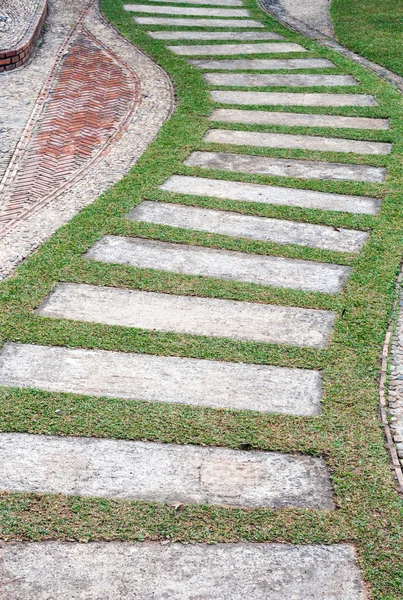 Calçada de pedra curva — Fotografia de Stock