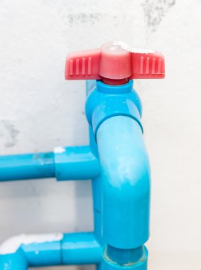 Kırmızı plastik kapak