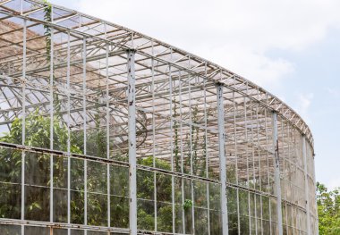 Eski büyük bina çelik