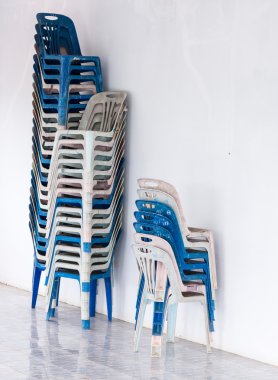 Eski plastik sandalye