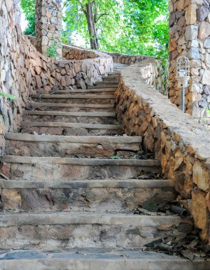Eski taş merdiven