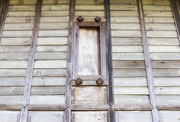 Vieille fenêtre en bois — Photo