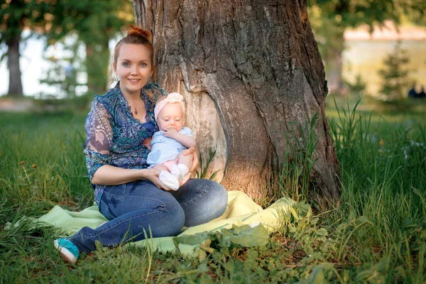 Mom is always close up. Mother and daughter in nature near the tree. — Stock Photo, Image